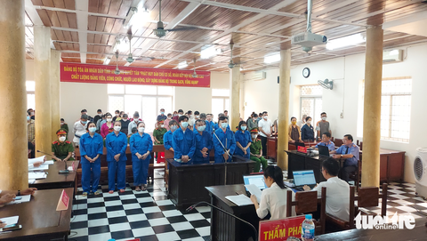 62 người trong đường dây đánh bạc gần nghìn tỉ hầu tòa - Ảnh 1. 62 người trong đường dây đánh bạc gần nghìn tỉ hầu tòa - Ảnh 1.