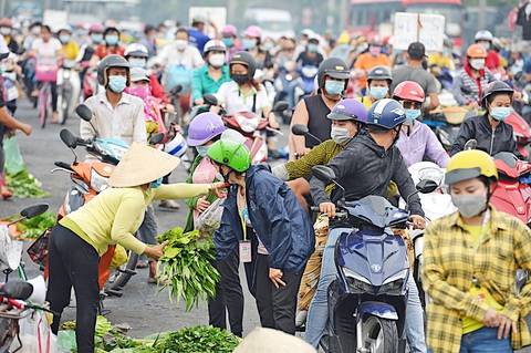 Hơn nửa triệu lao động bị mất việc, giảm giờ làm, ngành nào nhiều nhất? - Ảnh 1. Hơn nửa triệu lao động bị mất việc, giảm giờ làm, ngành nào nhiều nhất? - Ảnh 1.