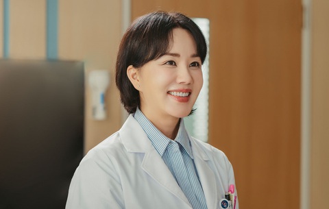 Doctor Cha: Ngoại tình mà không ức chế, đánh ghen chất như nước cất - Ảnh 2. Doctor Cha: Ngoại tình mà không ức chế, đánh ghen chất như nước cất - Ảnh 2.