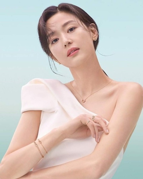 ‘Mợ chảnh Jeon Ji Hyun chi hơn 231 tỉ tậu penthouse - Ảnh 3. ‘Mợ chảnh Jeon Ji Hyun chi hơn 231 tỉ tậu penthouse - Ảnh 3.