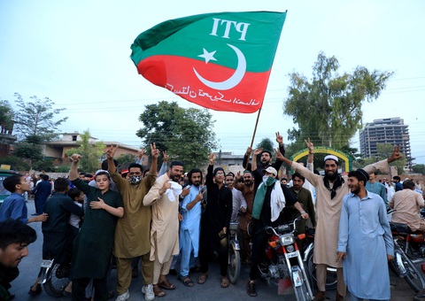 Cựu thủ tướng Pakistan được thả, kỳ vọng bạo lực hạ nhiệt - Ảnh 1. Cựu thủ tướng Pakistan được thả, kỳ vọng bạo lực hạ nhiệt - Ảnh 1.