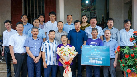 Nguyễn Thị Oanh được thưởng ‘nóng’ và được tặng căn hộ 700 triệu - Ảnh 2. Nguyễn Thị Oanh được thưởng ‘nóng’ và được tặng căn hộ 700 triệu - Ảnh 2.