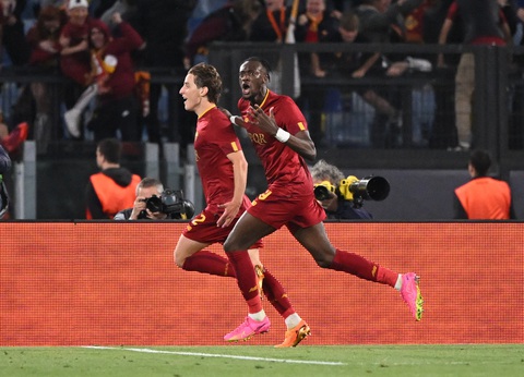 AS Roma của HLV Mourinho thắng nhẹ nhàng bán kết lượt đi Europa League - Ảnh 2. AS Roma của HLV Mourinho thắng nhẹ nhàng bán kết lượt đi Europa League - Ảnh 2.