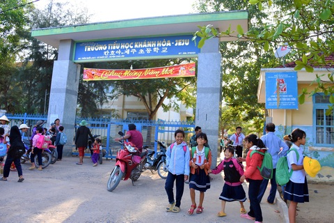 Ngôi trường Hàn Quốc của học trò Raglai - Ảnh 1. Trường tiểu học Khánh Hòa - Jeju là nơi 100% con em đồng bào dân tộc Raglai theo học - Ảnh: M.CHIẾN