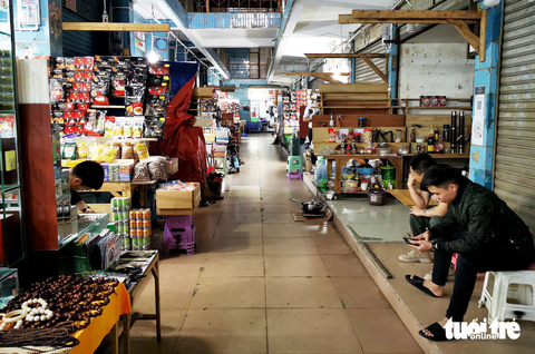 Khu chợ người Việt được coi như “Lan Quế Phường” của Hà Khẩu không còn cảnh tấp nập như trước kia - Ảnh: VŨ TUẤN Khu chợ người Việt được coi như “Lan Quế Phường” của Hà Khẩu không còn cảnh tấp nập như trước kia - Ảnh: VŨ TUẤN