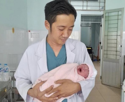 Đồng Nai: Hỗ trợ kịp thời sản phụ sinh con khi xuống xe buýt - Ảnh 1. Đồng Nai: Hỗ trợ kịp thời sản phụ sinh con khi xuống xe buýt - Ảnh 1.