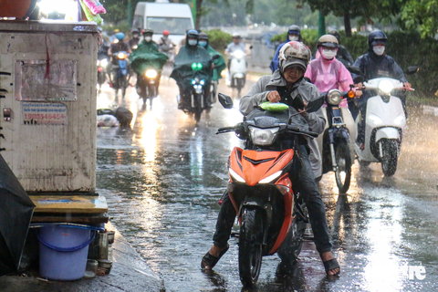 Thời tiết hôm nay 12-5: Nam Bộ vẫn mưa nhưng vài nơi nắng nóng trở lại - Ảnh 1. Thời tiết hôm nay 12-5: Nam Bộ vẫn mưa nhưng vài nơi nắng nóng trở lại - Ảnh 1.
