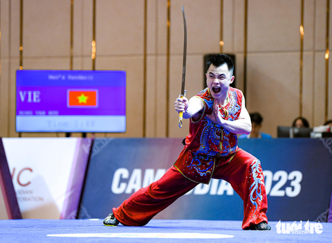 SEA Games: Wushu mang về HCV đầu tiên trong ngày 12-5 - Ảnh 2. Nông Văn Hữu giành HCV Nam đao - Nam Côn - Ảnh: NAM TRẦN