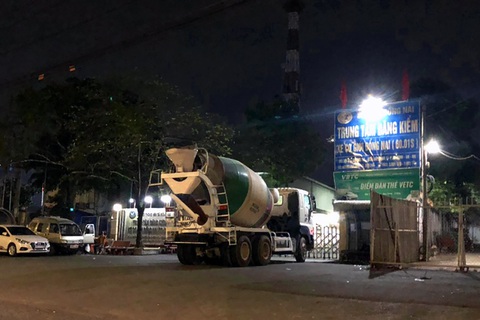 Lợi dụng sốt đăng kiểm, làm giả phiếu hẹn kiểm định để bán - Ảnh 1. Lợi dụng sốt đăng kiểm, làm giả phiếu hẹn kiểm định để bán - Ảnh 1.