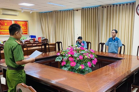 Bắt phó giám đốc trung tâm đăng kiểm ở Cần Thơ - Ảnh 1.