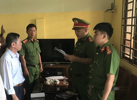 Thêm hai cán bộ bị khởi tố vì cấp sổ đỏ trên đất rừng - Ảnh 1. Thêm hai cán bộ bị khởi tố vì cấp sổ đỏ trên đất rừng - Ảnh 1.
