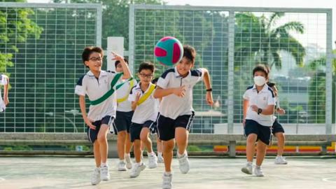 Trường học Singapore nới lỏng quy định về đồng phục cho học sinh vì quá nóng - Ảnh 1. Trường học Singapore nới lỏng quy định về đồng phục cho học sinh vì quá nóng - Ảnh 1.
