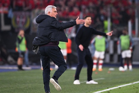 AS Roma của HLV Mourinho thắng nhẹ nhàng bán kết lượt đi Europa League - Ảnh 1. AS Roma của HLV Mourinho thắng nhẹ nhàng bán kết lượt đi Europa League - Ảnh 1.
