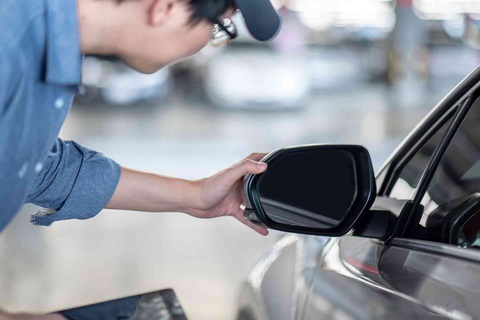 Xưởng báo giá 15 triệu, cô gái tự sửa xe với chi phí 1/10 - Ảnh 2. Xưởng báo giá 15 triệu, cô gái tự sửa xe với chi phí 1/10 - Ảnh 2.