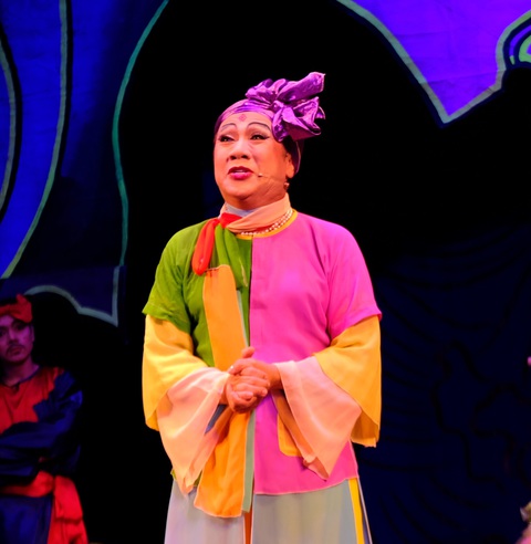 Thành Lộc, Hữu Châu, Đại Nghĩa nói lời tạm biệt vở 12 bà mụ - Ảnh 6. Thành Lộc, Hữu Châu, Đại Nghĩa nói lời tạm biệt vở 12 bà mụ - Ảnh 6.