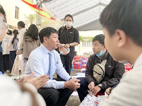 Học phí luôn là một trong những nội dung được học sinh, phụ huynh quan tâm tại các chương trình tư vấn tuyển sinh - hướng nghiệp của báo Tuổi Trẻ - Ảnh: N.HUY
