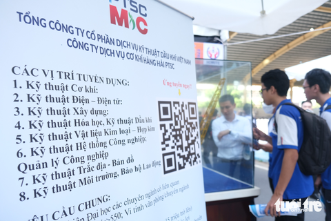 65 doanh nghiệp đến trường đại học săn sinh viên tiềm năng - Ảnh 5. 65 doanh nghiệp đến trường đại học săn sinh viên tiềm năng - Ảnh 5.