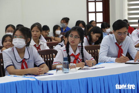 Kỳ họp lần thứ 11 Hội đồng Trẻ em Thành phố - Ảnh 4. 150 đại biểu thiếu nhi tiêu biểu đại diện cho các trường tiểu học và THCS tại TP.HCM có mặt tại kỳ họp Hội đồng Trẻ em - Ảnh: BÌNH MINH