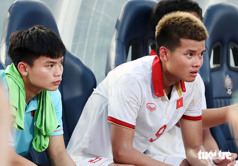 Cầu thủ U22 Việt Nam cay mắt thẫn thờ sau trận thua U22 Indonesia - Ảnh 2. Cầu thủ U22 Việt Nam cay mắt thẫn thờ sau trận thua U22 Indonesia - Ảnh 2.