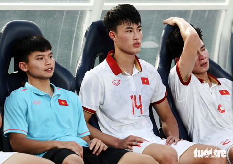 Cầu thủ U22 Việt Nam cay mắt thẫn thờ sau trận thua U22 Indonesia - Ảnh 4. Cầu thủ U22 Việt Nam cay mắt thẫn thờ sau trận thua U22 Indonesia - Ảnh 4.