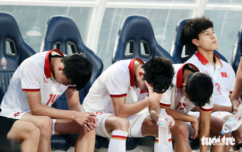 Cầu thủ U22 Việt Nam cay mắt thẫn thờ sau trận thua U22 Indonesia - Ảnh 5. Cầu thủ U22 Việt Nam cay mắt thẫn thờ sau trận thua U22 Indonesia - Ảnh 5.