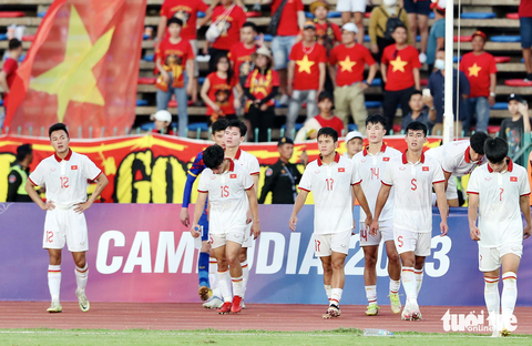 Cầu thủ U22 Việt Nam cay mắt thẫn thờ sau trận thua U22 Indonesia - Ảnh 8. Cầu thủ U22 Việt Nam cay mắt thẫn thờ sau trận thua U22 Indonesia - Ảnh 8.