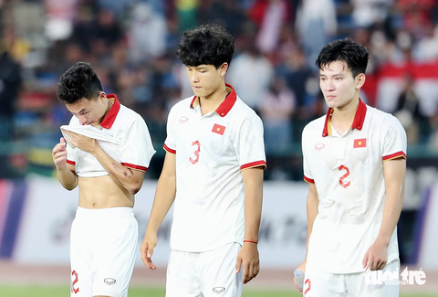 Cầu thủ U22 Việt Nam cay mắt thẫn thờ sau trận thua U22 Indonesia - Ảnh 9. Cầu thủ U22 Việt Nam cay mắt thẫn thờ sau trận thua U22 Indonesia - Ảnh 9.