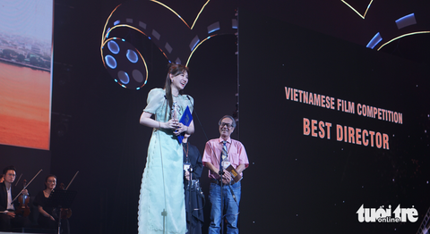 Trấn Thành là đạo diễn xuất sắc, Nhà bà Nữ là phim Việt hay nhất ở Liên hoan phim châu Á Đà Nẵng - Ảnh 6. Trấn Thành là đạo diễn xuất sắc, Nhà bà Nữ là phim Việt hay nhất ở Liên hoan phim châu Á Đà Nẵng - Ảnh 6.
