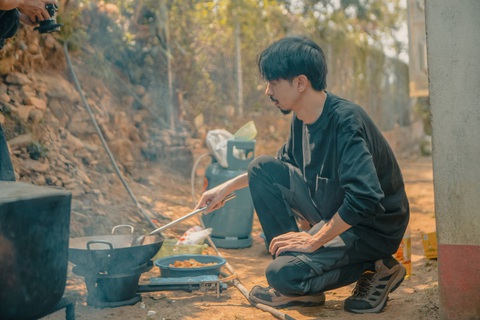 Đen Vâu ra MV Nấu ăn cho em và hành trình lên vùng cao đầy nụ cười - Ảnh 5. Đen Vâu ra MV Nấu ăn cho em và hành trình lên vùng cao đầy nụ cười - Ảnh 5.