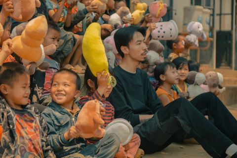 Đen Vâu ra MV Nấu ăn cho em và hành trình lên vùng cao đầy nụ cười - Ảnh 6. Đen Vâu ra MV Nấu ăn cho em và hành trình lên vùng cao đầy nụ cười - Ảnh 6.