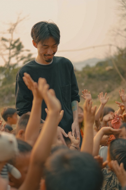 Đen Vâu ra MV Nấu ăn cho em và hành trình lên vùng cao đầy nụ cười - Ảnh 4. Đen Vâu ra MV Nấu ăn cho em và hành trình lên vùng cao đầy nụ cười - Ảnh 4.