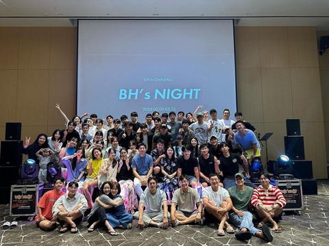 Han Hyo Joo xả kho ảnh chụp cùng dàn sao Hàn tại Đà Nẵng - Ảnh 1. Han Hyo Joo xả kho ảnh chụp cùng dàn sao Hàn tại Đà Nẵng - Ảnh 1.