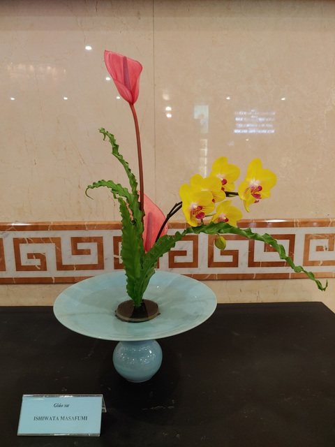 Giáo sư Nhật Bản đến Việt Nam hướng dẫn cắm hoa - Ảnh 8. Giáo sư Nhật Bản đến Việt Nam hướng dẫn cắm hoa - Ảnh 8.
