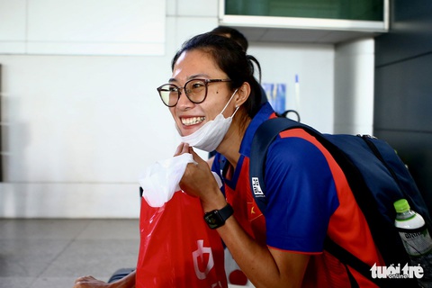 Nguyễn Thị Oanh, Lê Tú Chinh, Trần Thị Nhi Yến... rạng rỡ trở về sau SEA Games 32 - Ảnh 3. Nguyễn Thị Oanh, Lê Tú Chinh, Trần Thị Nhi Yến... rạng rỡ trở về sau SEA Games 32 - Ảnh 3.