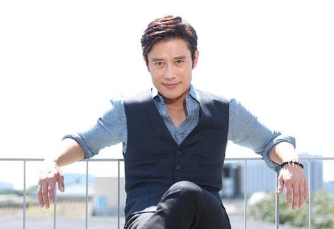 Lee Byung Hun chi gần 2 tỉ đồng đưa cả công ty đi du lịch Đà Nẵng - Ảnh 3. Lee Byung Hun chi gần 2 tỉ đồng đưa cả công ty đi du lịch Đà Nẵng - Ảnh 3.