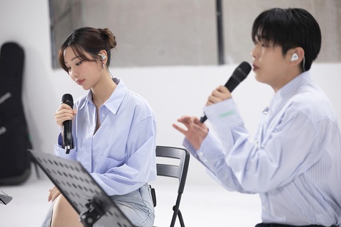 Min và Paul Kim tình tứ trong ca khúc mừng đám cưới Hyun Bin - Son Ye Jin - Ảnh 3. Min và Paul Kim tình tứ trong ca khúc mừng đám cưới Hyun Bin - Son Ye Jin - Ảnh 3.