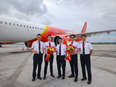 Vietjet đón 3 tàu bay mới A321 Neo ACF từ Airbus - Ảnh 2. Cùng với đó, đội ngũ nhân sự của Vietjet cũng được mở rộng để đáp ứng nhu cầu phát triển của hãng trong thời gian tới