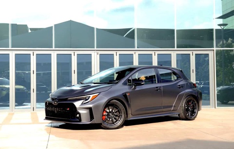 ‘Bia kèm lạc’ khó tin: Một đại lý Toyota hét giá xe cao gấp 3 - Ảnh 1. ‘Bia kèm lạc’ khó tin: Một đại lý Toyota hét giá xe cao gấp 3 - Ảnh 1.