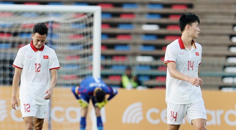 Đá hơn người, U22 Việt Nam vẫn thua U22 Indonesia 2-3 ở bán kết SEA Games - Ảnh 1. Nỗi buồn thua trận của các cầu thủ U22 Việt Nam - Ảnh: N.K