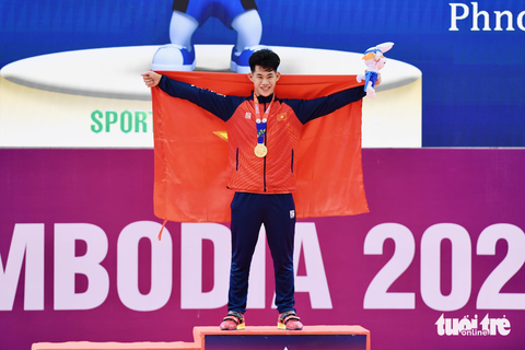 SEA Games ngày 14-5: Bóng bàn đoạt HCV đầu tiên, Việt Nam có 94 HCV - Ảnh 5. Trần Minh Trí đoạt HCV và phá kỉ lục SEA Games - Ảnh: N.K
