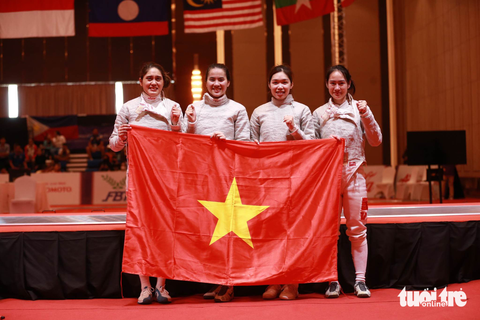 SEA Games ngày 14-5: Bóng bàn đoạt HCV đầu tiên, Việt Nam có 94 HCV - Ảnh 4. Các cô gái đấu kiếm mang về cho Việt Nam tấm HCV đồng đội nữ kiếm chém - Ảnh: HUY ĐĂNG