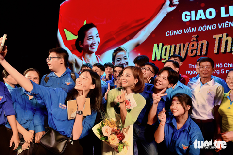 Nguyễn Thị Oanh: Nhiều đồng đội rất giỏi, tôi chỉ may mắn hơn mà thôi - Ảnh 24. Nguyễn Thị Oanh: Nhiều đồng đội rất giỏi, tôi chỉ may mắn hơn mà thôi - Ảnh 24.