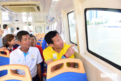 Nguyễn Thị Oanh đi buýt sông, cảm động vì những điều tuyệt vời - Ảnh 5. Nguyễn Thị Oanh đi buýt sông, cảm động vì những điều tuyệt vời - Ảnh 5.