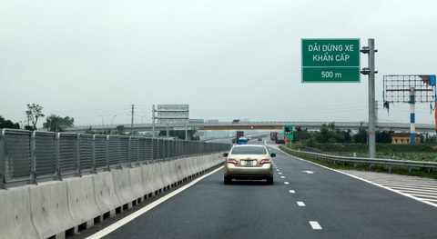 Đề xuất nâng tốc độ tối đa trên đường cao tốc 4 làn xe lên 90km/h - Ảnh 1. Đề xuất nâng tốc độ tối đa trên đường cao tốc 4 làn xe lên 90km/h - Ảnh 1.