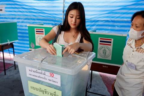 Bắt đầu bầu cử Thái Lan: Cuộc chạy đua giữa ông Prayut và con gái ông Thaksin? - Ảnh 4. Bắt đầu bầu cử Thái Lan: Cuộc chạy đua giữa ông Prayut và con gái ông Thaksin? - Ảnh 4.