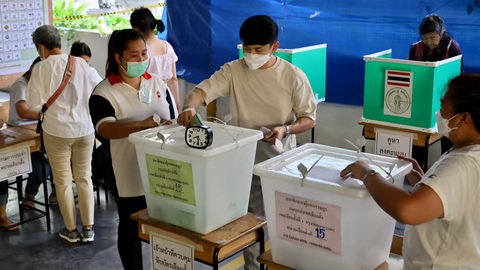 Bắt đầu bầu cử Thái Lan: Cuộc chạy đua giữa ông Prayut và con gái ông Thaksin? - Ảnh 12. Bắt đầu bầu cử Thái Lan: Cuộc chạy đua giữa ông Prayut và con gái ông Thaksin? - Ảnh 12.