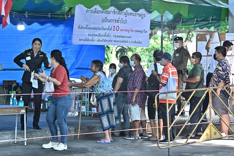 Bắt đầu bầu cử Thái Lan: Cuộc chạy đua giữa ông Prayut và con gái ông Thaksin? - Ảnh 1. Bắt đầu bầu cử Thái Lan: Cuộc chạy đua giữa ông Prayut và con gái ông Thaksin? - Ảnh 1.