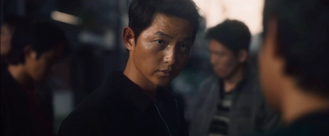 Song Joong Ki xấu trai đến hú hồn trong phim chiếu tại Cannes 2023 - Ảnh 3. Song Joong Ki xấu trai đến hú hồn trong phim chiếu tại Cannes 2023 - Ảnh 3.