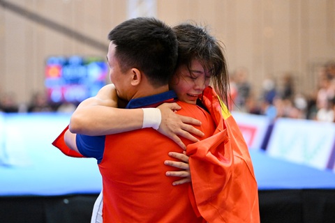 SEA Games ngày 15-5: Vật và judo giành 10 HCV liên tiếp - Ảnh 3. Nguyễn Thị Xuân xúc động sau khi giành chiến thắng - Ảnh: NAM TRẦN