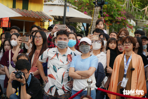 Sự kiện thu hút rất đông các bạn trẻ đến với phố đi bộ Pont de Long Bien trong ngày cuối tuần - Ảnh: NGUYỄN HIỀN Sự kiện thu hút rất đông các bạn trẻ đến với phố đi bộ Pont de Long Bien trong ngày cuối tuần - Ảnh: NGUYỄN HIỀN